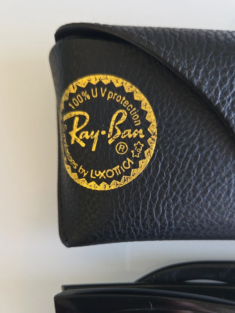 Ray-Ban Black Unisex Original Wayfarer Sunglasses with Soft Case RB2140